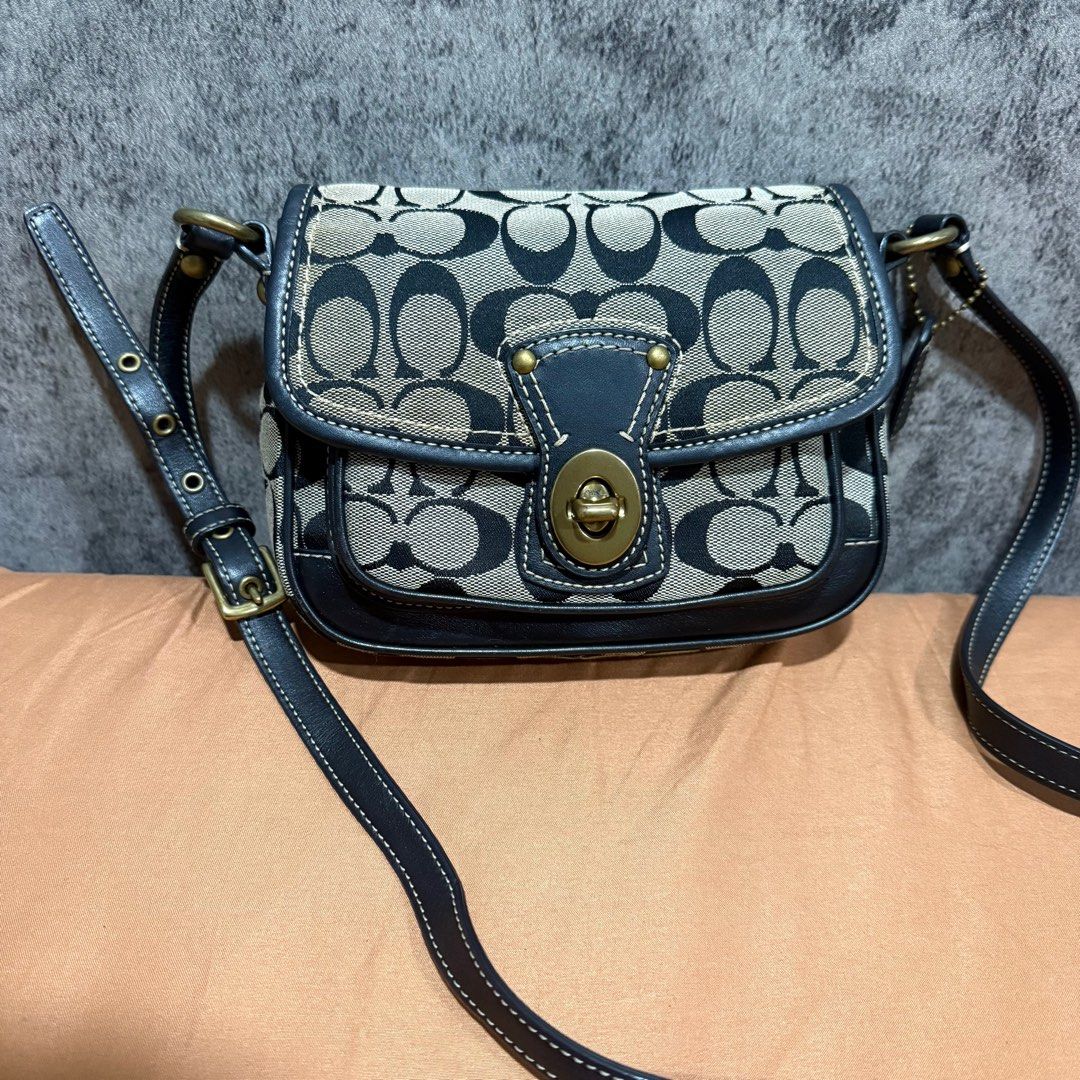 Coach Vintage Signature Turn Lock (Category: Luxury Bags & Wallets) located in Bulacan. Submitted by kcbd08 (Listing ID 1409186847, Image 1). Description: Needs cleaning lang ng canvas Leather and hardware super ganda pa.