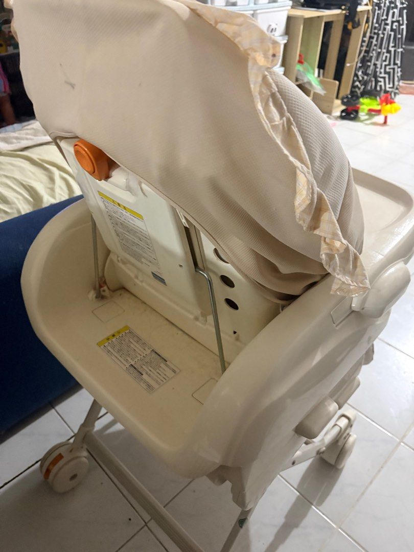 Combi High Feeding Chair (Category: Baby High Chairs) located in Taguig. Submitted by lunadawn12 (Listing ID 1409180744, Image 3). Description: .