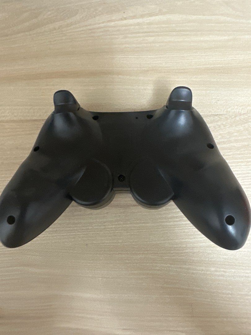 Controller (Category: Controllers) located in Singapore. Submitted by qtd6fc9kjy31847 (Listing ID 1409201061, Image 3). Description: - Black wireless controller - Compatible with PC and other devices - Comfortable design - Good condition - Includes original box.