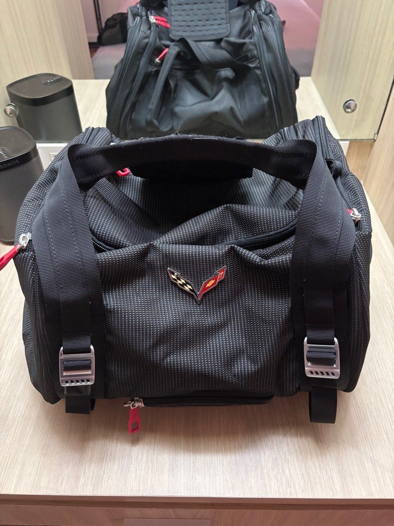 Corvette Stingray Duffel Bag, 40L, C7 Logo (Category: Luxury Bags & Wallets) located in Manila. Submitted by ahamburger (Listing ID 1409081464, Image 1). Description: Corvette Stingray Duffel Bag, 40L, C7 Logo Used once Specifically designed for the Corvette brand, this customized luggage is perfect for the weekend getaway and is part of a five-piece luggage set. Featuring the Corvette logo, this 40L Duffel bag has a large center section with sma