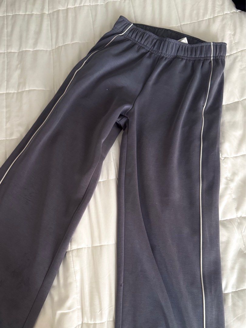 Cotton On Grey Ultimate Soft Joggers with stripes (Category: Other Bottoms) located in Pasig City. Submitted by lovedpicks (Listing ID 1409089272, Image 2). Description: cotton on grey joggers with stripes -brand new and never worn - original price in cotton on is 2800.