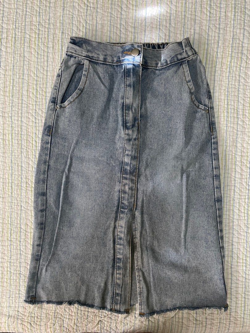 Denim Pencil Skirt with Front Slit (Garterized back) (Category: Skirts) located in Muntinlupa City. Submitted by ml.bellashoppe (Listing ID 1409163517, Image 1). Description: 24 to 26 waistline Length: 24 in..