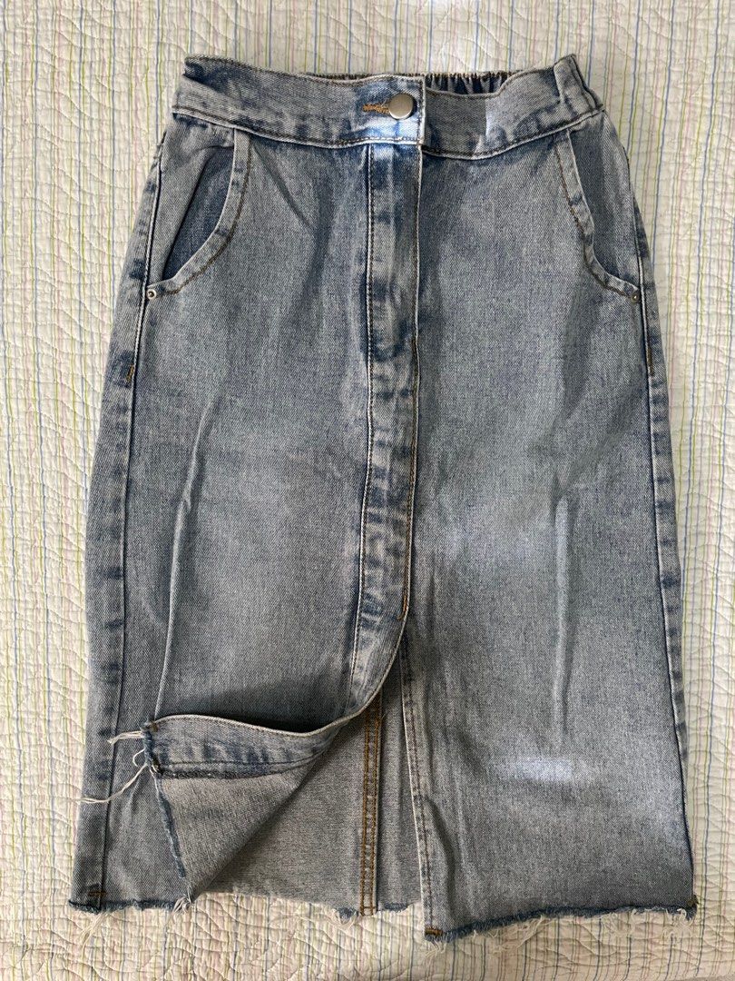 Denim Pencil Skirt with Front Slit (Garterized back) (Category: Skirts) located in Muntinlupa City. Submitted by ml.bellashoppe (Listing ID 1409163517, Image 2). Description: 24 to 26 waistline Length: 24 in..