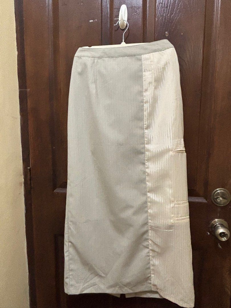 Distinctive Design Beige Skirt-Not used (Category: Skirts) located in Manila. Submitted by prelovedbymarbz (Listing ID 1409232947, Image 1). Description: - Distinctive Design beige skirt - Unique design with lighter-colored panel - Features a pocket with button detail - Zipper closure at the back - Subtle striped texture - Ideal for formal or semi-formal events.