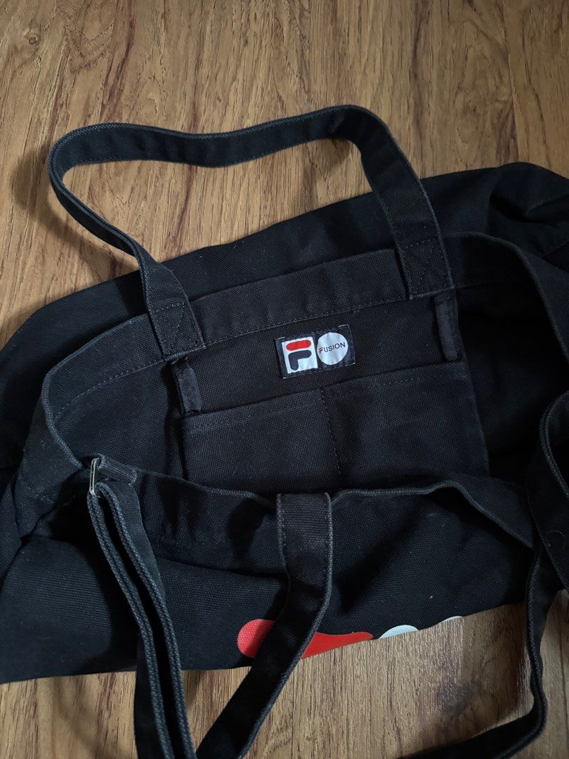 Fila Fusion Sling Bag (Category: Tote Bags) located in Santa Rosa. Submitted by yagamibunny (Listing ID 1409094274, Image 3). Description: -Used condition -Canvas material -No flaws -Need wash Loc: Laguna Mod: LBC Mop: Gcash.