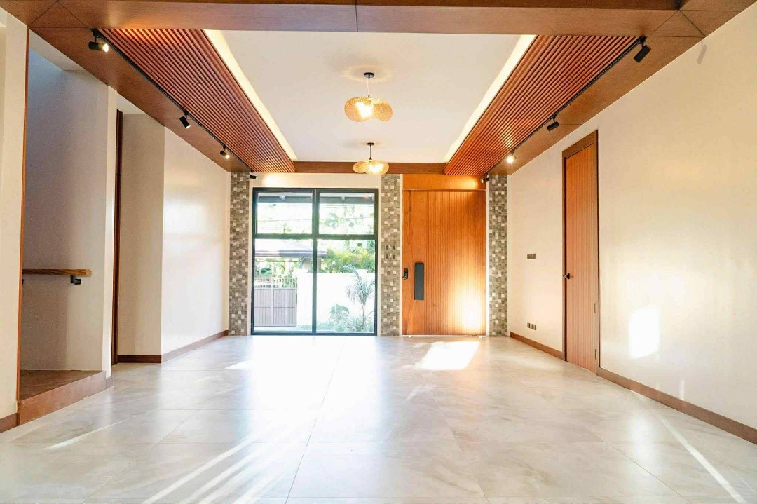 (Category: ) located in . Submitted by REMAXCapital (Listing ID 1409087078, Image 1). Description: .