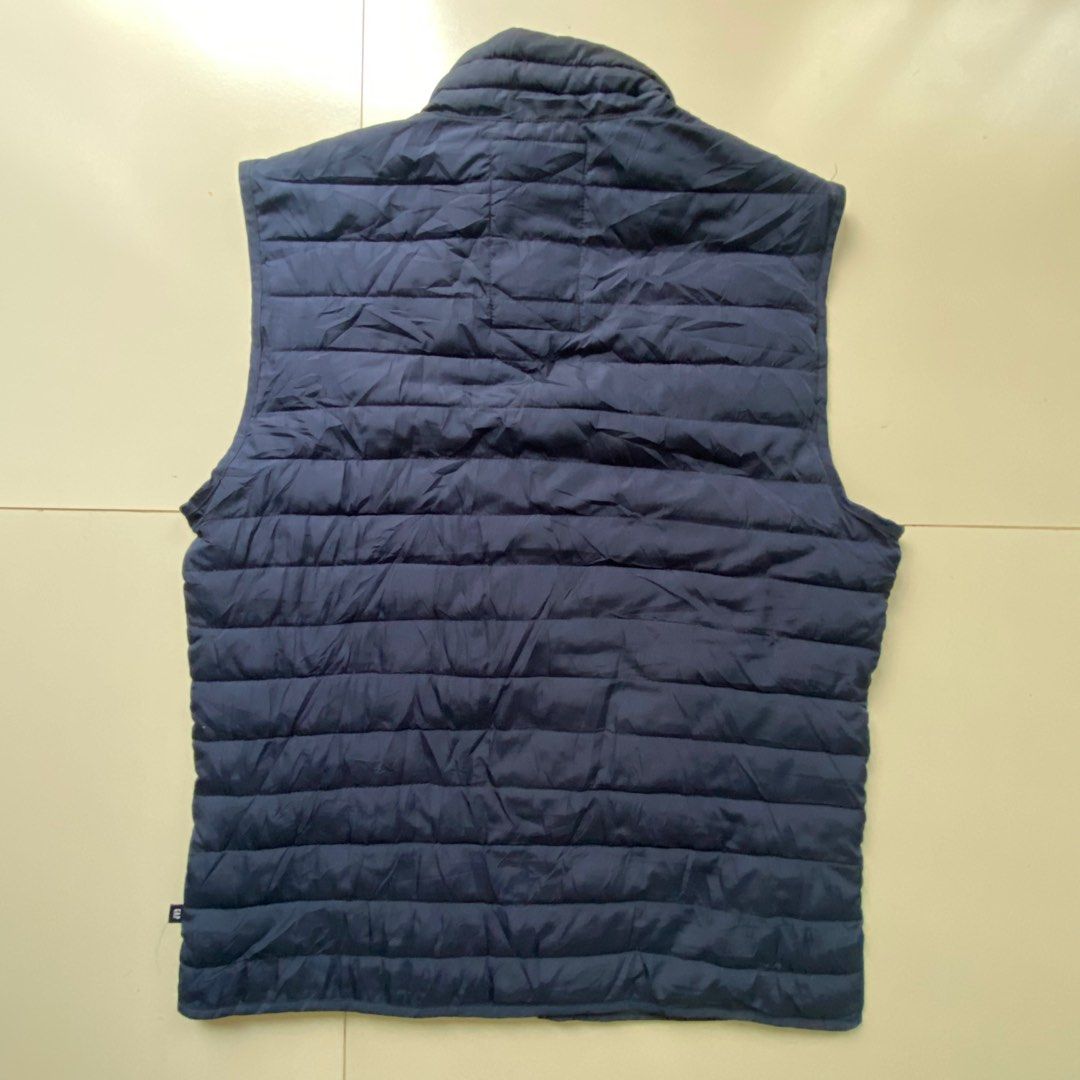 GAP Coldcontrol Vest - Navy Blue (Category: Vests) located in Manila. Submitted by justforthriftingpmpg (Listing ID 1409078351, Image 2). Description: - Navy blue GAP Coldcontrol vest - Dimes: 21x27 - Features: - Full zip closure - Two side pockets - Stand-up collar - Interior lining: Olive green - Water-resistant fabric - 100% recycled polyester fill - Made in Vietnam.