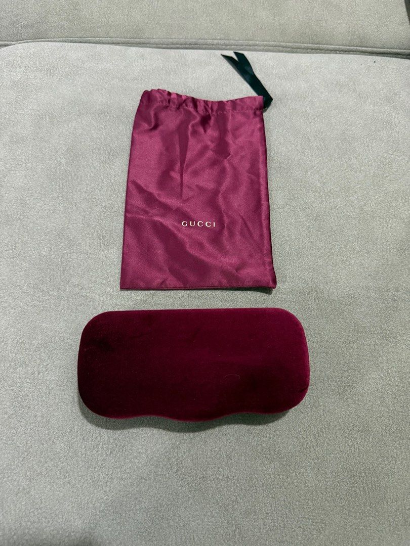 Gucci (Category: Accessories) located in Gombak. Submitted by xeesoxee7 (Listing ID 1409213957, Image 3). Description: Original gucci gengg ^^ NP RM1317 Selling Price RM1000 only, still can nego yeah Can dm for more photos! Thank you..