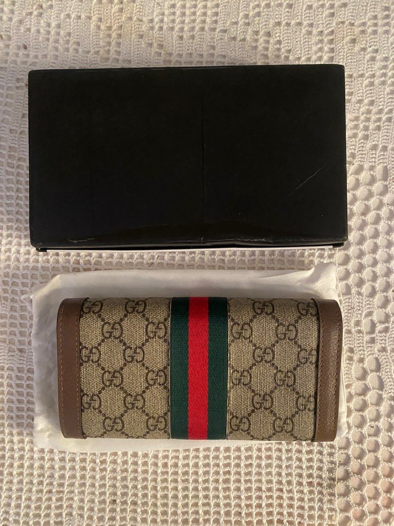 Gucci GG Supreme Wallet (Category: Luxury Bags & Wallets) located in Tanza. Submitted by gwen1905 (Listing ID 1409127430, Image 2). Description: - Gucci wallet - Iconic GG Supreme canvas with green and red stripe - Multiple card slots and compartments - Includes original box - Includes dust bag - Includes authenticity cards - Dent in box.