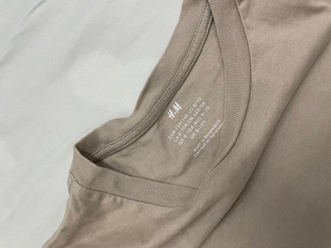 H&M Baby Tee brown shirt (Category: Shirts) located in Mandaluyong City. Submitted by fuhtile (Listing ID 1409221638, Image 2). Description: - From kid’s section, Size 8-10Y.