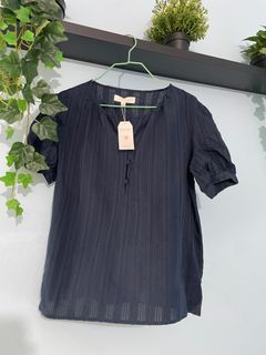 (Category: ) located in . Submitted by wardrobeee_ (Listing ID 1409148402, Image 1). Description: .