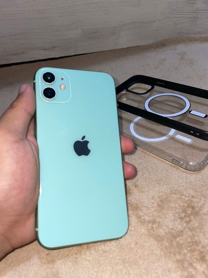 Iphone 11 (Category: iPhone 11 Series) located in Manila. Submitted by micahozawa58156 (Listing ID 1409129018, Image 2). Description: iphone 11 factory unlock 64gb 76 battery health all working no issue subrang kinis pa no history of repair unit case 10k.