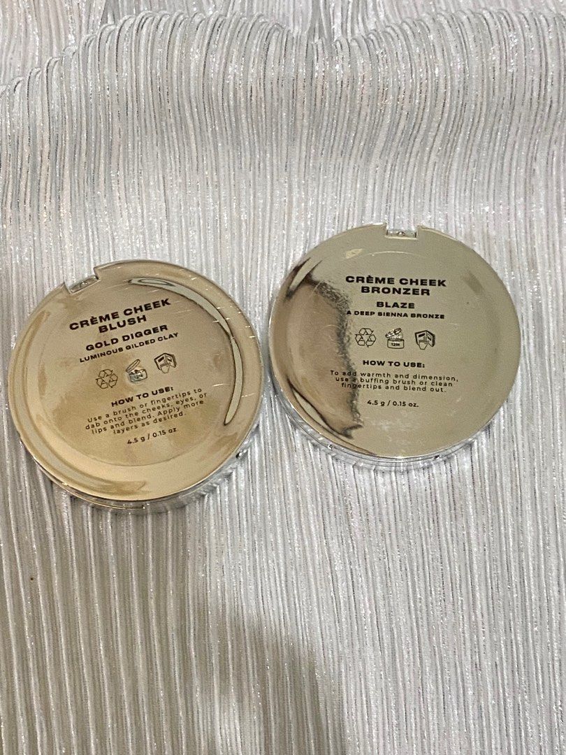 Issy & Co. Blush Duo (Category: Makeup) located in Tiwi. Submitted by camila_dp (Listing ID 1409204931, Image 3). Description: Issy & Co. Blush Duo in Golden Hour Glow and No Fuss Flush. Compact with mirror. Adds color and warmth. Used twice.