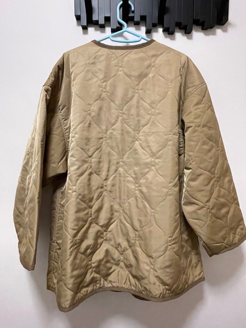 JaVa Quilted Jacket - Size L （分類：外套及戶外衣服）位於 Hong Kong。 由 emielmo 提交（商品編號 1409205676，圖片 2）。簡介： Mustard 芥末色 Size: L 港鐵沿線面交。