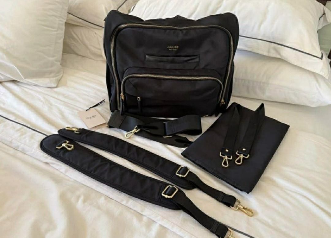 Jujube satchel diaper bag (Category: Baby Toiletries & Grooming) located in Marikina City. Submitted by theflos (Listing ID 1409104065, Image 1). Description: minor issue: see last pic original price: 13k.
