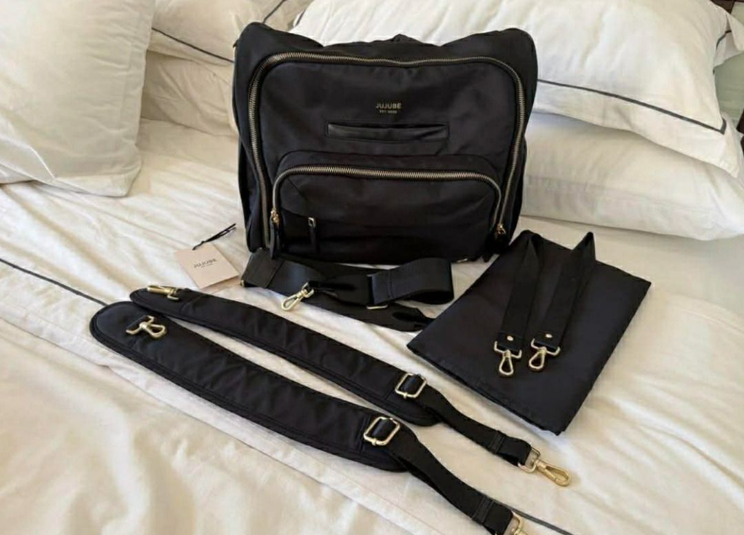 jujube satchel diaper bag (Category: Baby Toiletries & Grooming) located in Marikina City. Submitted by oldschooljunkies (Listing ID 1409104516, Image 1). Description: minor issue - see last pic orig price 13k.