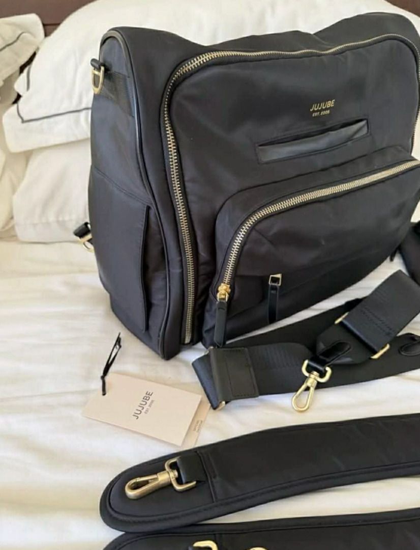 jujube satchel diaper bag (Category: Baby Toiletries & Grooming) located in Marikina City. Submitted by oldschooljunkies (Listing ID 1409104516, Image 2). Description: minor issue - see last pic orig price 13k.