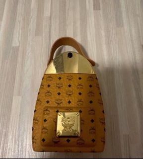 (Category: ) located in . Submitted by paperpaper8 (Listing ID 1409114423, Image 1). Description: .