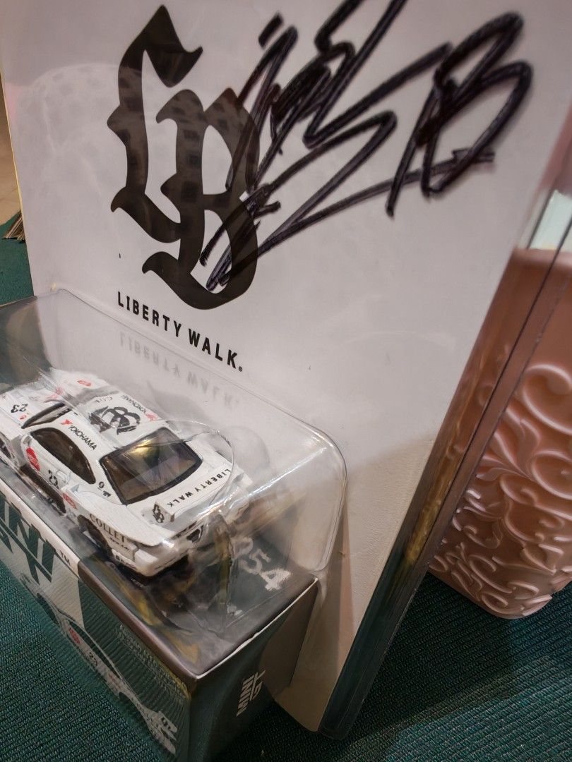 Liberty Walk 的創始人Wataru Kato（加藤渉）簽名， Mini GT Liberty