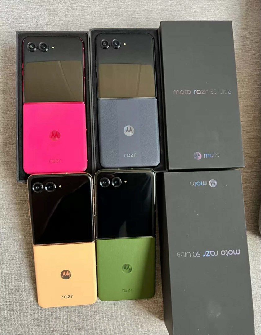 Motorola Razr Ultra 50 ☺️ (Category: Motorola) located in Quezon City. Submitted by shawi_08 (Listing ID 1409216305, Image 1). Description: Available For Pre Order 😊✅ Complete Package Original Charger and Box 95% Smooth Freebies 😊 - Case - Earphone - Mini Speaker.