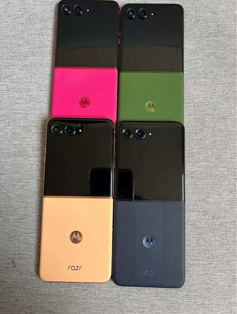 Motorola Razr Ultra 50 ☺️ (Category: Motorola) located in Quezon City. Submitted by shawi_08 (Listing ID 1409216305, Image 2). Description: Available For Pre Order 😊✅ Complete Package Original Charger and Box 95% Smooth Freebies 😊 - Case - Earphone - Mini Speaker.