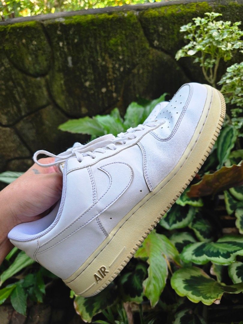 Nike Air Force 1 Triple White (Category: Sneakers) located in Antipolo. Submitted by cris_kath.25 (Listing ID 1409076967, Image 2). Description: Size 11.5 Kasya sa Size 12 na paa.