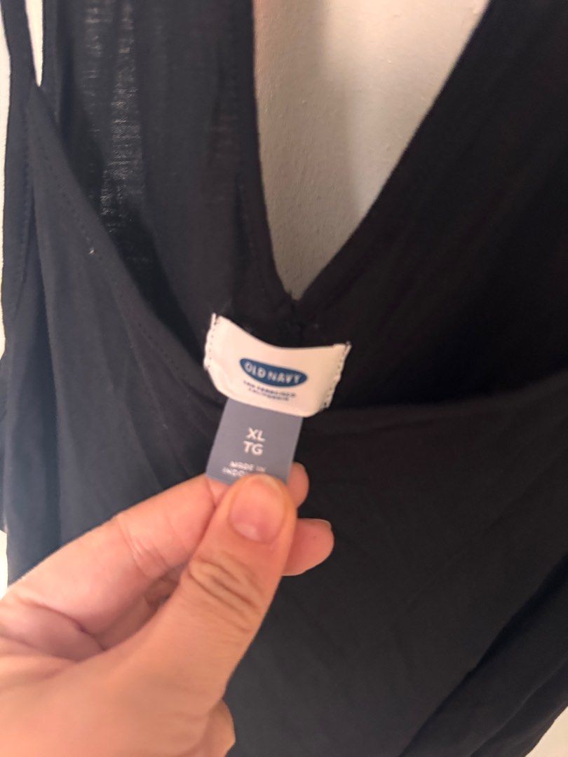 Old Navy Black Tank Top XL (Category: Sleeveless) located in Pasig City. Submitted by springcleaning.mnl (Listing ID 1409143142, Image 3). Description: - Old Navy black tank top - Halter neckline with keyhole detail - Thin straps - Loose fit - Size: XL - Made in Indonesia Fits L-XL Pick up: Pasig Greenpark Can ship via lalamove or j&t.
