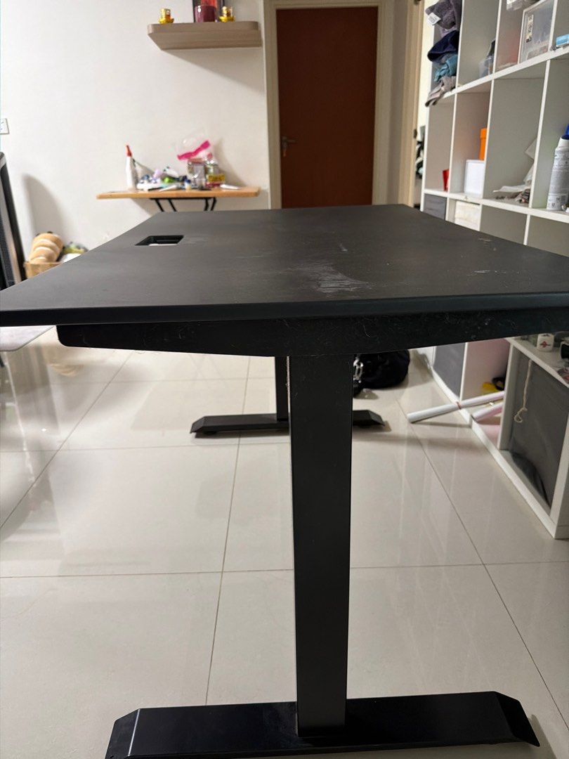 Omnidesk fixed table (Category: Tables & Sets) located in Singapore. Submitted by eugeneeeeeeeee (Listing ID 1409166329, Image 2). Description: .