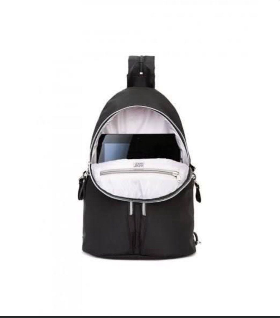 Pacsafe Citysafe CX Anti-Theft Backpack (Category: Backpacks) located in Mandaue City. Submitted by knucklehead2 (Listing ID 1409235671, Image 3). Description: Color: Dark Blue Used only once during a trip to Hanoi Flaw: pls see pics; there’s a hardware sa likod na corroded but all else is still shiny Bought it for P6,290.
