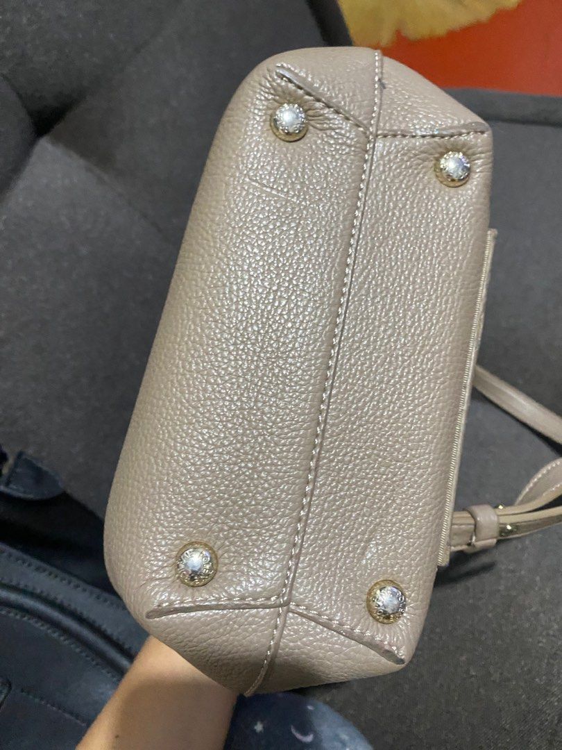 Polène Numéro Sept Handbag (Category: Luxury Bags & Wallets) located in Manila. Submitted by jaelayacan21 (Listing ID 1409251265, Image 3). Description: With flaws.