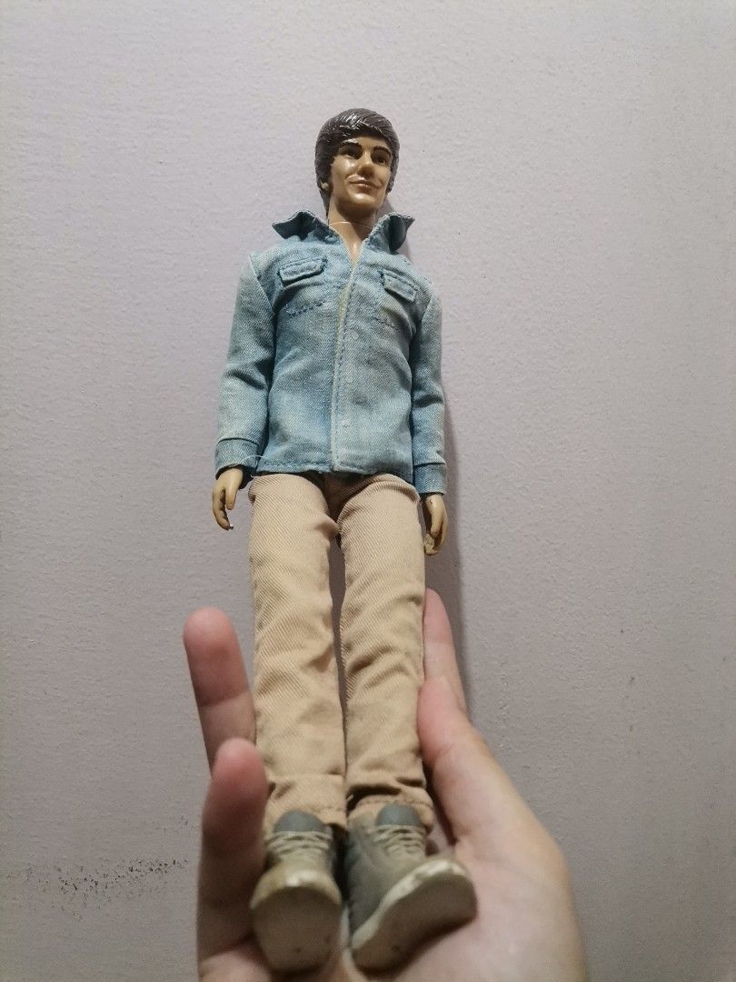 Pre Loved 1D One Direction Liam Doll (Category: Figurines & Statues) located in Makati City. Submitted by kookybearsstuff (Listing ID 1409162757, Image 3). Description: - Liam doll complete with accessories except for the box - Blue denim jacket (removable) - Khaki pants (removable) - Gray shoes (removable) - Detailed face and hair - 1D Collectible item! - This was a gift form my grandma in the UK.