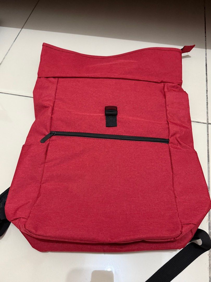 Red Backpack (Category: Backpacks) located in Singapore. Submitted by yayabalala (Listing ID 1409091815, Image 2). Description: .
