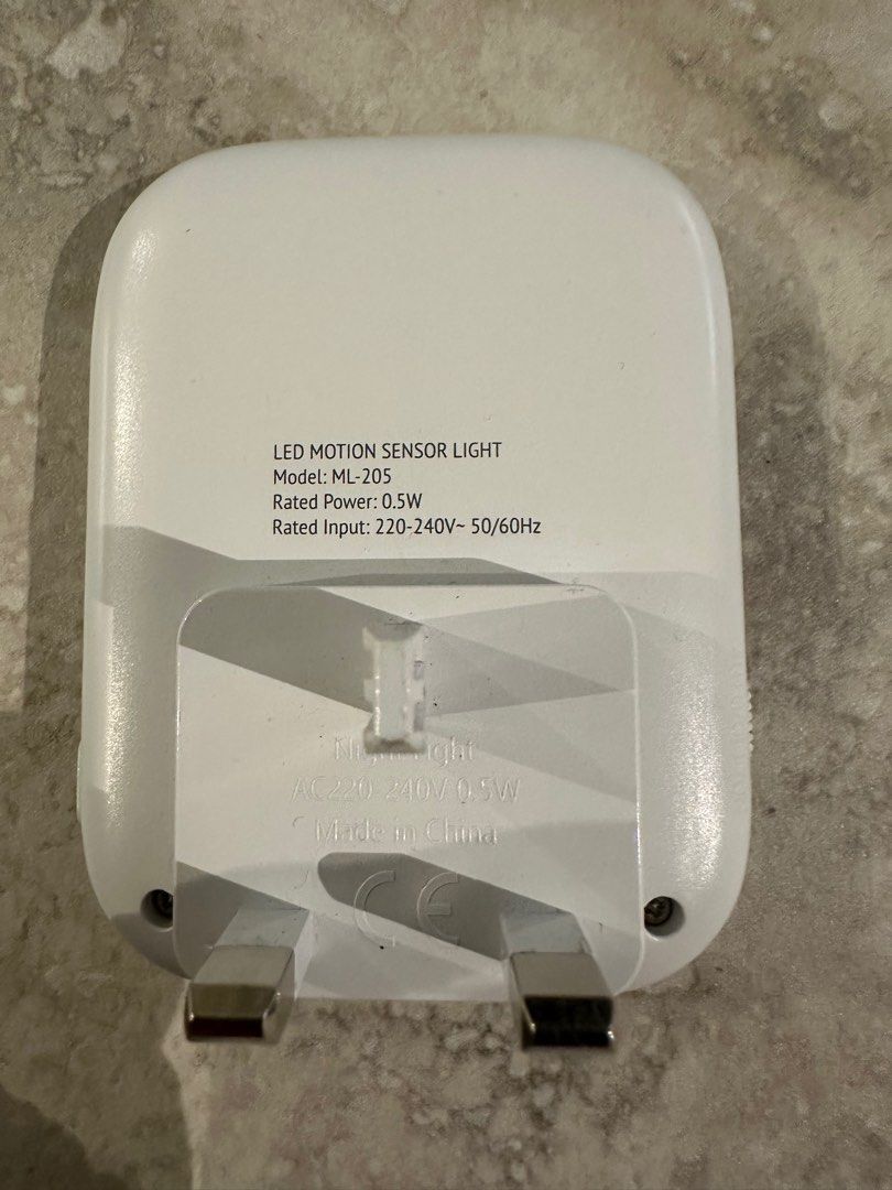 Sensor light (Category: Lighting) located in Singapore. Submitted by facnie.y (Listing ID 1409141377, Image 1). Description: Sensor light Need to plug in Used few months, still in good condition Self collection at Yishun area.