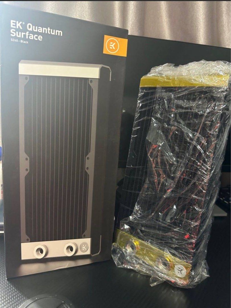 Singularity Computers Stream S ITX custom loop watercooling case ...