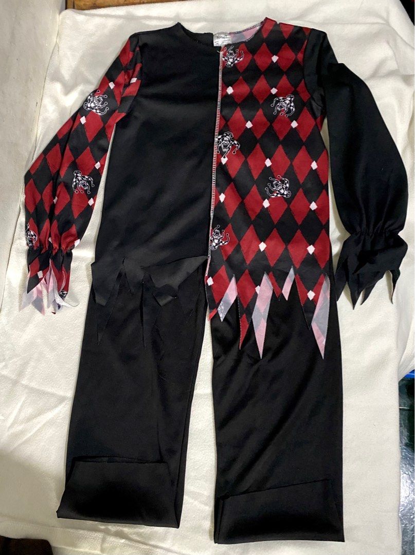 Sinister Jester Costume (Category: Babies & Kids Fashion) located in Las Pinas. Submitted by modemnl (Listing ID 1409248175, Image 1). Description: Size: 5-6Y Color: Black and Red Condition: 10/10 used twice.