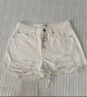(Category: ) located in . Submitted by ml.bellashoppe (Listing ID 1409160212, Image 1). Description: .