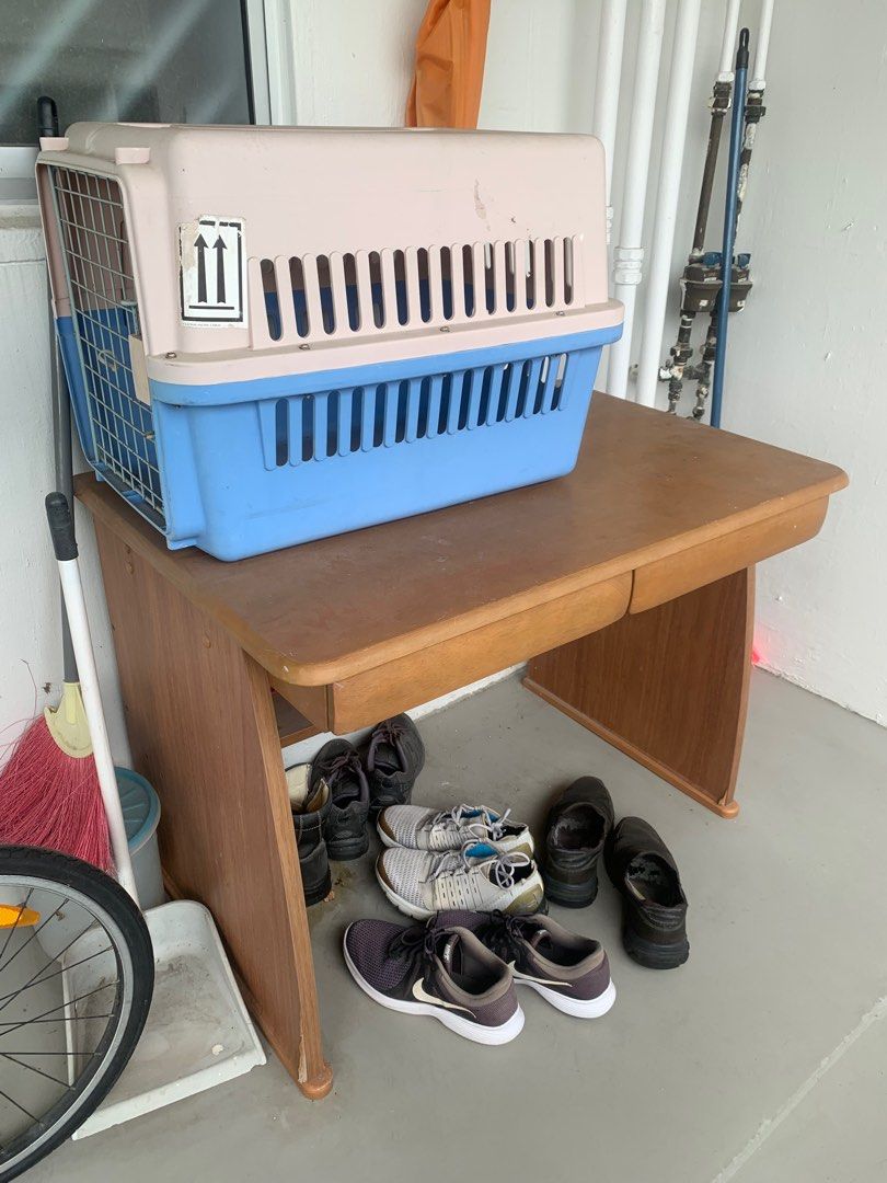 Study Table (Category: Tables & Sets) located in Singapore. Submitted by 11714 (Listing ID 1409112422, Image 1). Description: W- 100cm, L- 64cm H- 72cm.