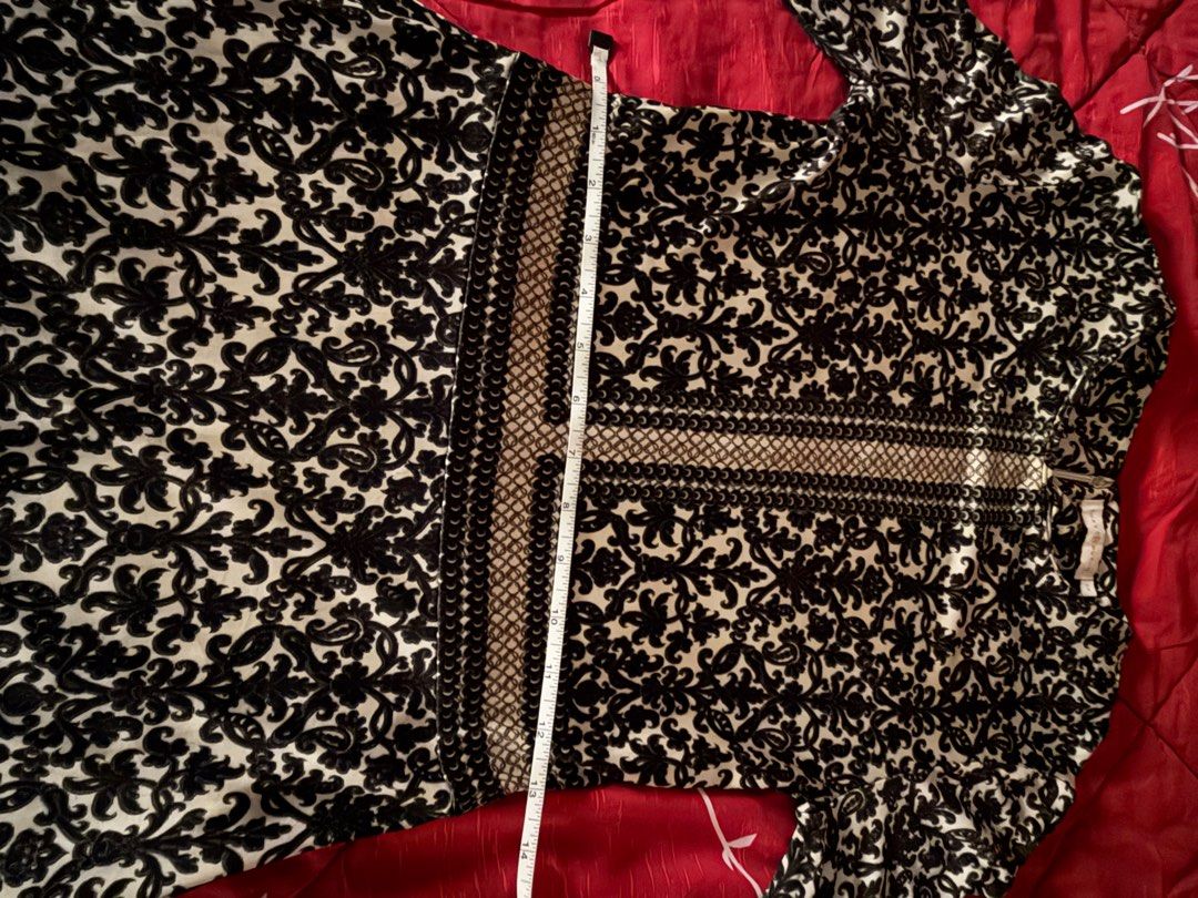 Tory Burch Dress (Category: Luxury Apparel) located in General Trias. Submitted by len_medina (Listing ID 1409079174, Image 3). Description: Authentic Tory Burch dress. Selling low kse d na kasya saken. Very glam and nice dress. .
