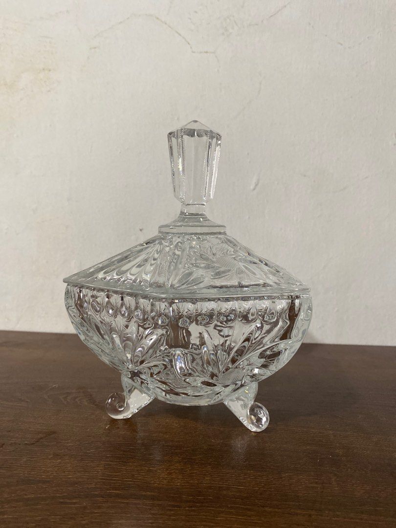 Vintage Crystal Candy Dish with Lid (Category: Other Kitchenware & Tableware) located in Cainta. Submitted by narraveranda (Listing ID 1409108465, Image 1). Description: .