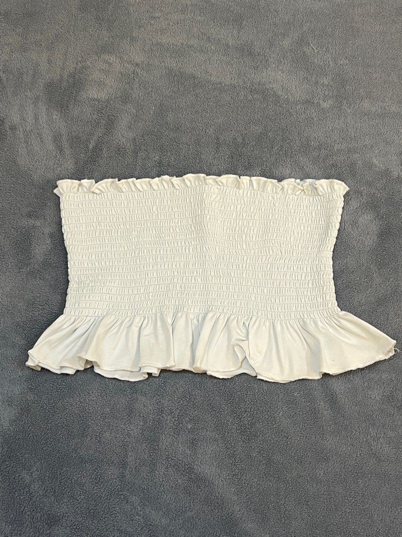 White Smocked Tube Top (Category: Others Tops) located in Quezon City. Submitted by kiesells12 (Listing ID 1409168801, Image 1). Description: White Smocked Tube Top - fits S to M - cute & perfect for casual days ** Actual product color may differ slightly due to lighting and camera settings RFS: decluttering 💰 MOP: BPI Fund Transfer / Gcash / Maribank / Maya For more details or photos, feel free to send me a PM! 💌.