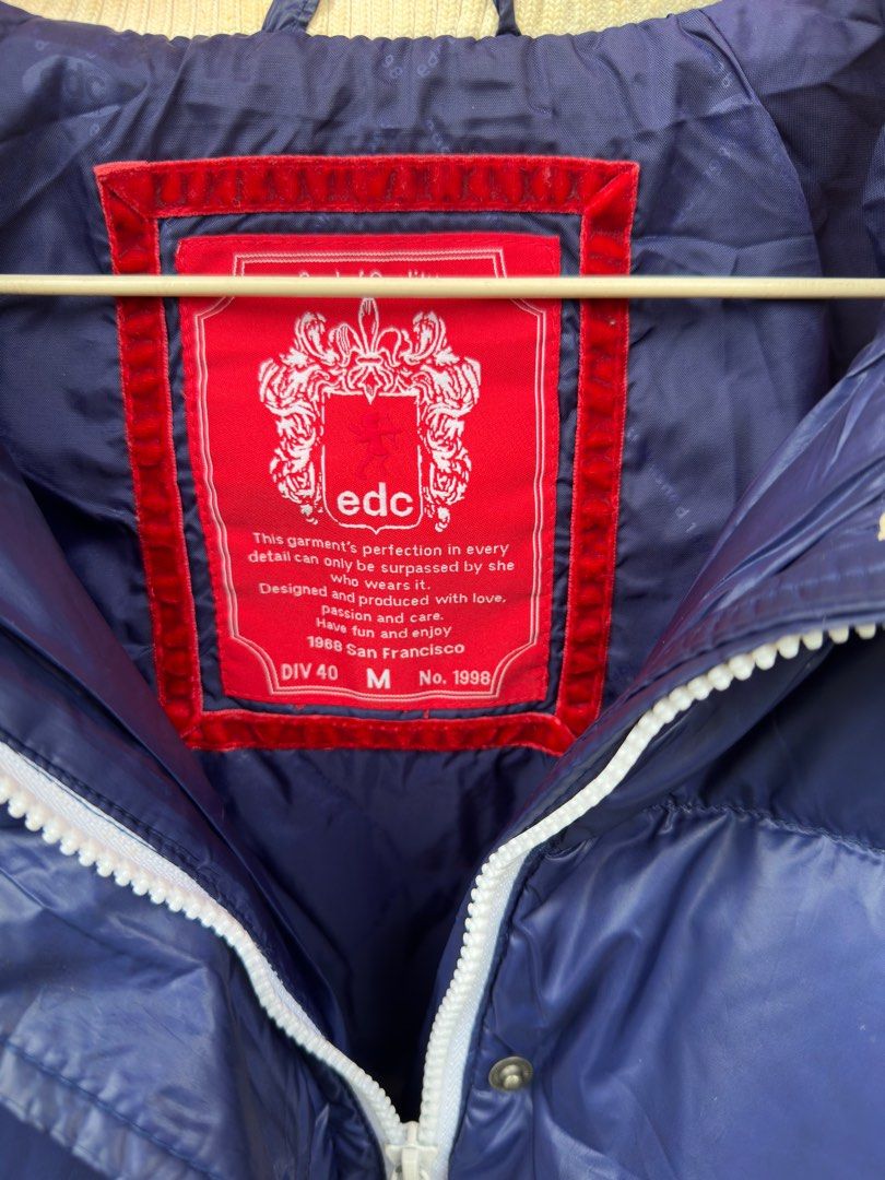 Winter Jacket （分類：外套及戶外衣服）位於 Hong Kong。 由 liengling1231 提交（商品編號 1409146380，圖片 3）。簡介： 。