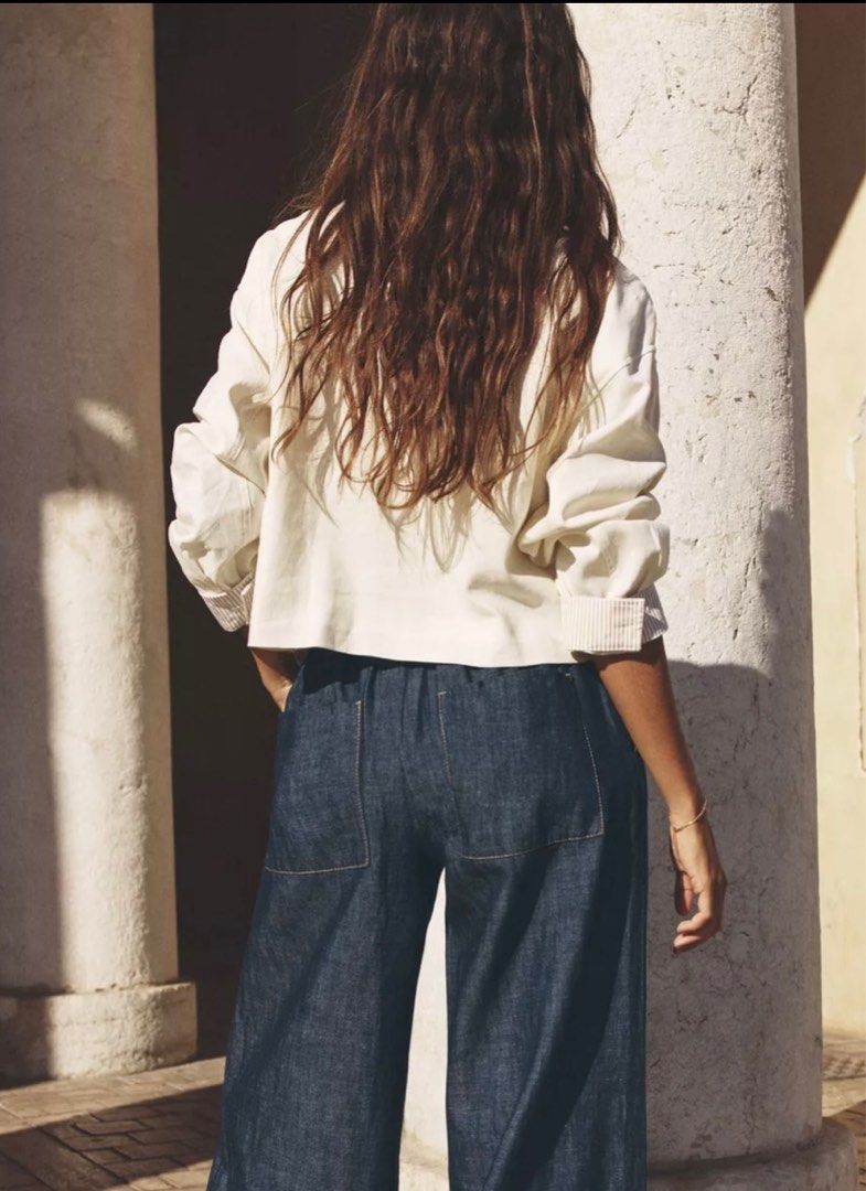 Zara linen cropped jacket (Category: Coats, Jackets and Outerwear) located in Quezon City. Submitted by mdlrrr (Listing ID 1409159440, Image 3). Description: Used once! Really great quality and perfect for Manila weather — breezy linen material. Rfs: Decluttering .