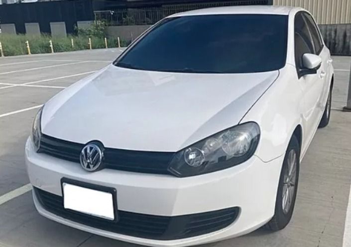 2012 Volkswagen Golf 白色 實際里程：14萬公里 引擎燃料：汽油 驅動方式：2WD 排 氣 量：1.6L 乘客數：5門5座 ...