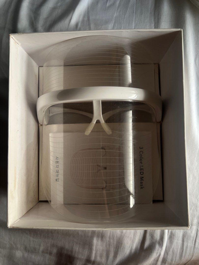 3 Color LED mask (Category: Face Care) located in Pasig City. Submitted by ce_16 (Listing ID 1409350146, Image 1). Description: working no issues bought for 4k 2 yrs ago. di na ginagamit.