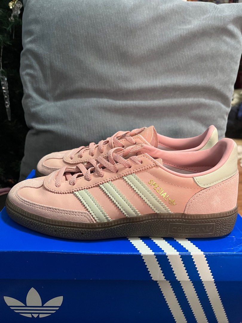Adidas Spezial Pink Sneakers (Category: Sneakers) located in Bacoor. Submitted by lovedbybhellaiii (Listing ID 1409287132, Image 2). Description: - Adidas Spezial sneakers - Pink colorway - Off-white three stripes - Gum sole - Adidas logo visible - US size 6.5 - Comes with original box.