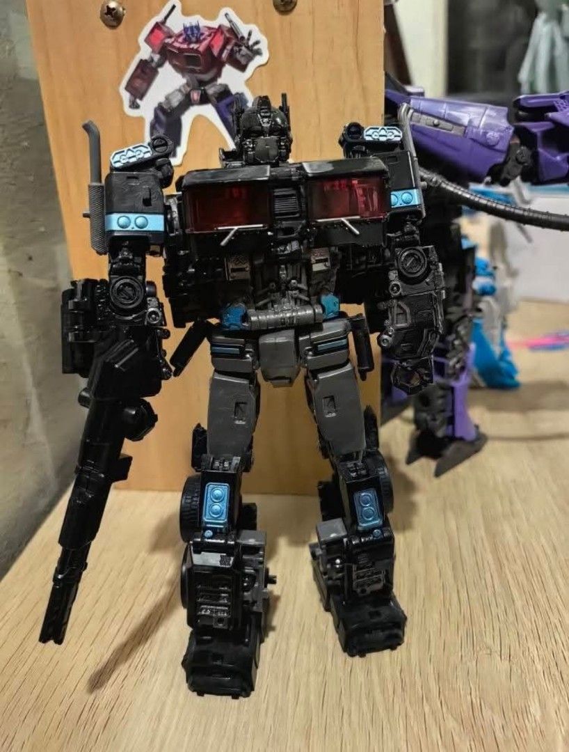 Aoyi Mecha Nemesis Prime (Category: Action & Battle Toys) located in Angeles City. Submitted by ozy.mandias (Listing ID 1409386538, Image 2). Description: Aoyi Mecha Nemesis Prime Only issue is the glued on smoke stack Gun is too heavy for the arm (qc issue) .