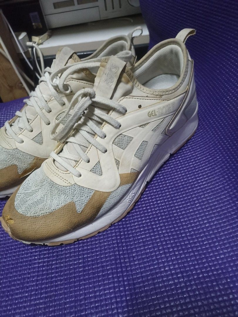 Asics Gel-Lyte V Sneakers US 8.5 (Category: Sneakers) located in Manila. Submitted by freespace01 (Listing ID 1409275409, Image 2). Description: comes as is beat up and used for decluttering soze is 8 1/2.