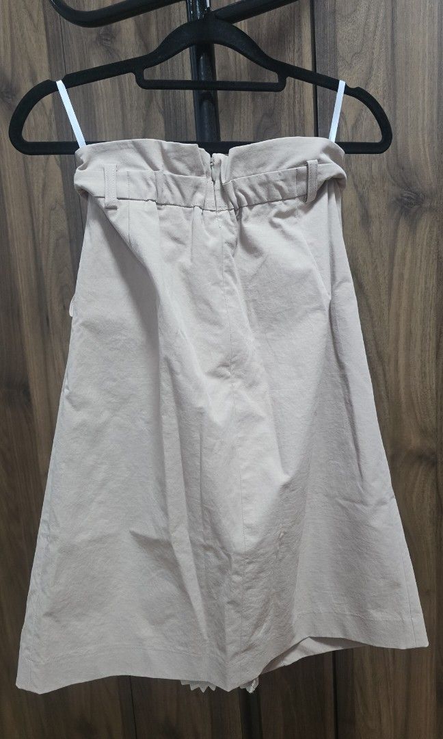 Beige Midi Skirt (Category: Skirts) located in Manila. Submitted by stuff.gaming (Listing ID 1409306560, Image 1). Description: Beige Midi Skirt Fits XS-S frames Price still negotiable Shipping to be shouldered by buyer via J&T, Grab, & Lalamove.