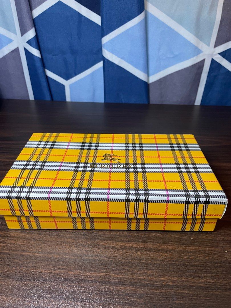 Burberry Checkered Wallet (Category: Luxury Bags & Wallets) located in Angeles City. Submitted by doooospordos (Listing ID 1409293341, Image 3). Description: - Authentic Burberry wallet - Iconic checkered pattern - Beige and burgundy color scheme - Includes matching box - Includes dust bag - Burberry logo visible.