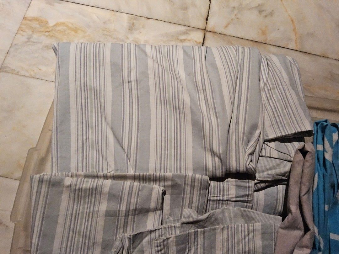 Canadian Twin Bedsheet Set – Mixed Design (Category: Bedding & Towels) located in Pasig City. Submitted by qwerty1026 (Listing ID 1409421858, Image 2). Description: Complete twin-size bedsheet set: 🛏 1 fitted sheet (non-garterized, with minor stains- pls see pictures) 🛏 1 flat sheet (different design) 🛏 2 pillowcases Condition: Well-used but still usable. Fitted sheet is non-garterized and shows some stains. Flat sheet and pillowcases are in f
